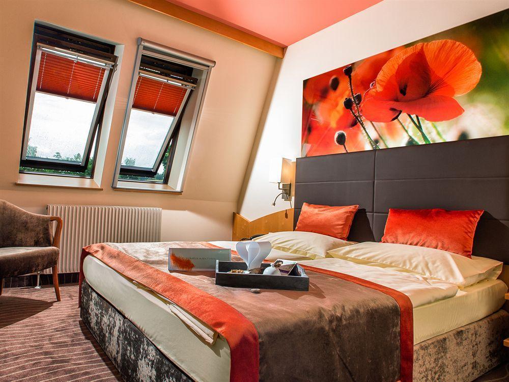 Hotel Vier Jahreszeiten Loipersdorf Loipersdorf bei Fuerstenfeld Luaran gambar
